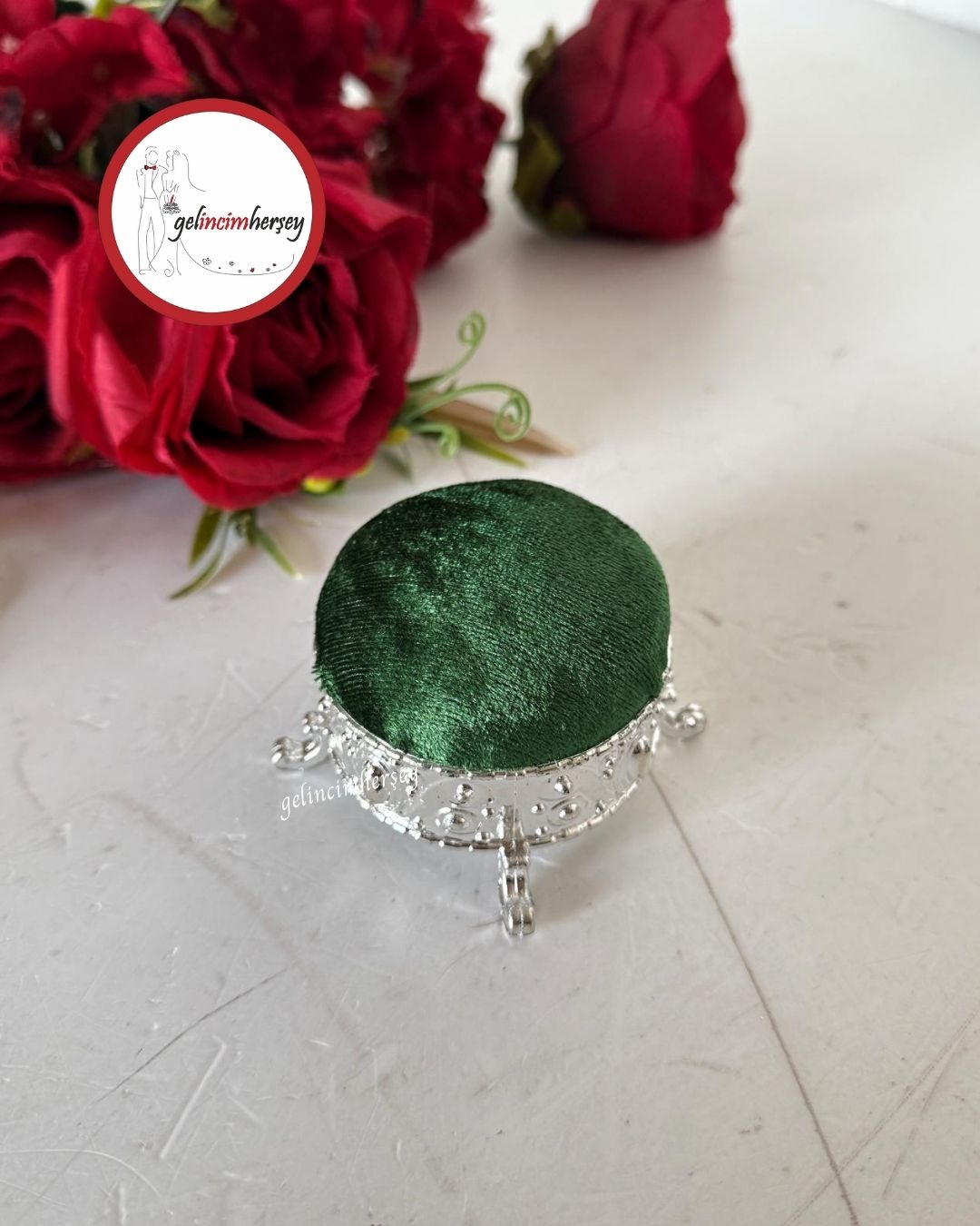 GelincimherşeyKadifeKaplı4AyaklıPufİğnelikYeşil1
