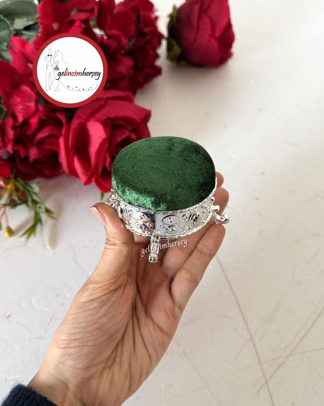 GelincimherşeyKadifeKaplı4AyaklıPufİğnelikYeşil2