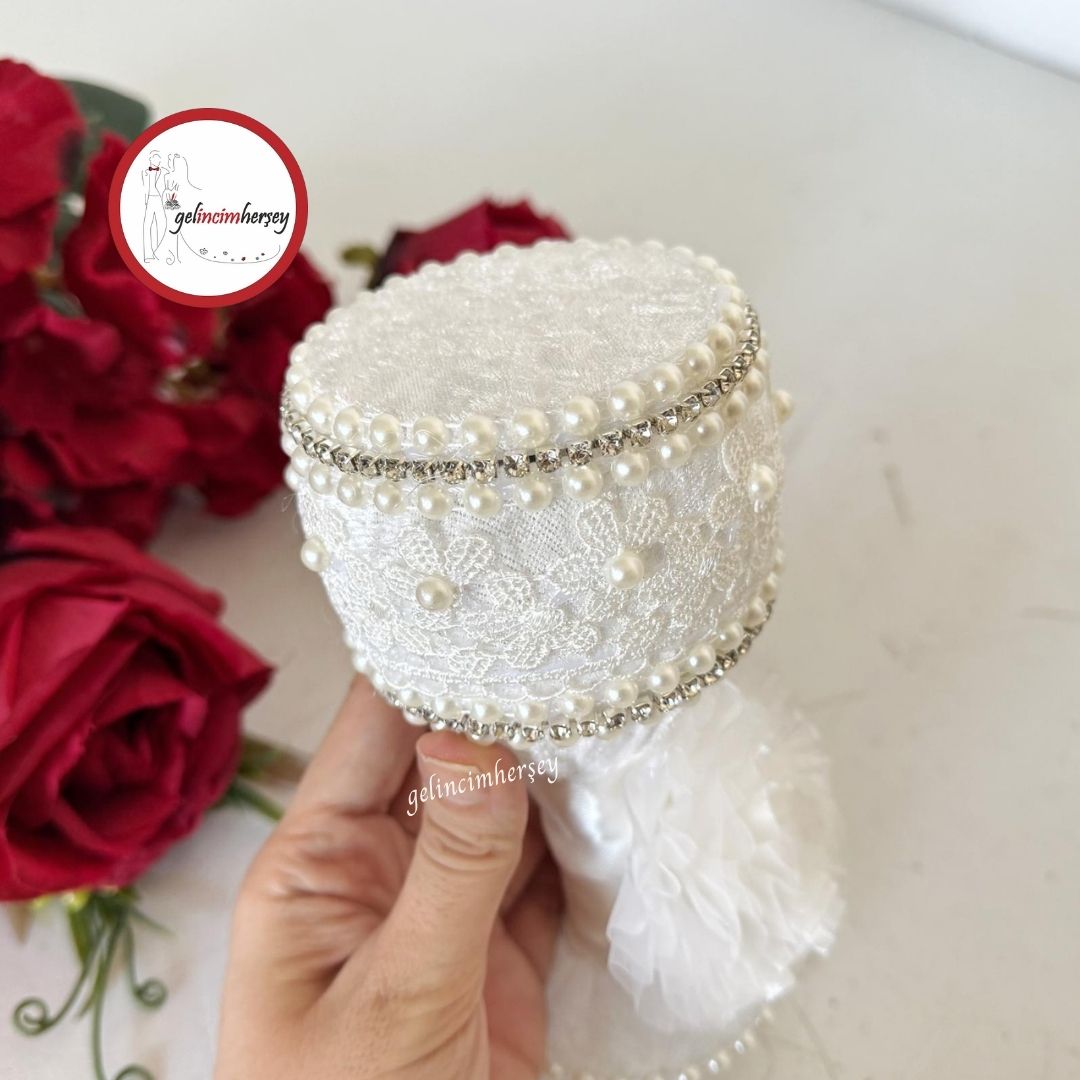 GelincimherşeyKadifeKaplamaTaşGüpürİnciSüslemeliTakıTöreniiçinİğnelikEkru3