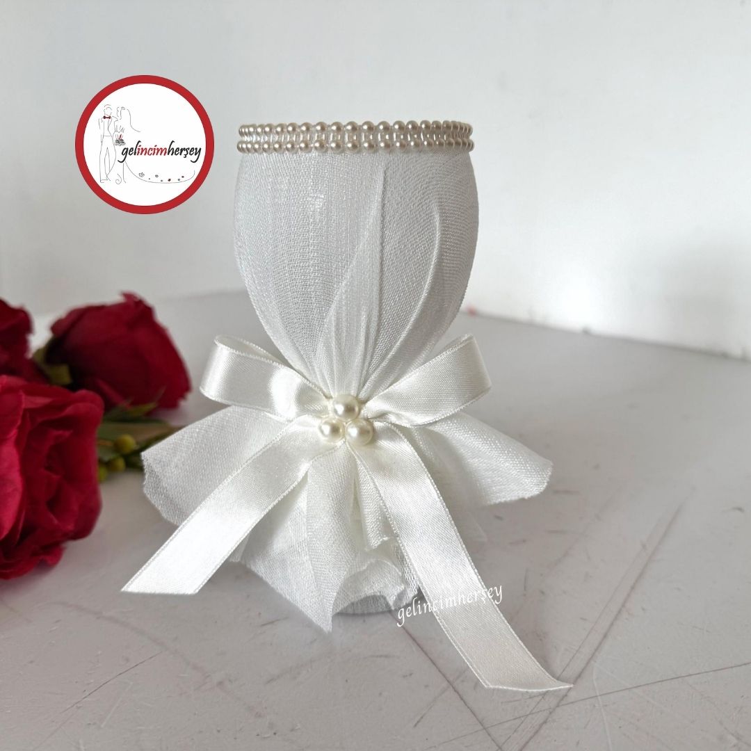 GelincimherşeyTakıTöreniiçinFiyonkluİnciliTülSüslemeliKadehİğnelik