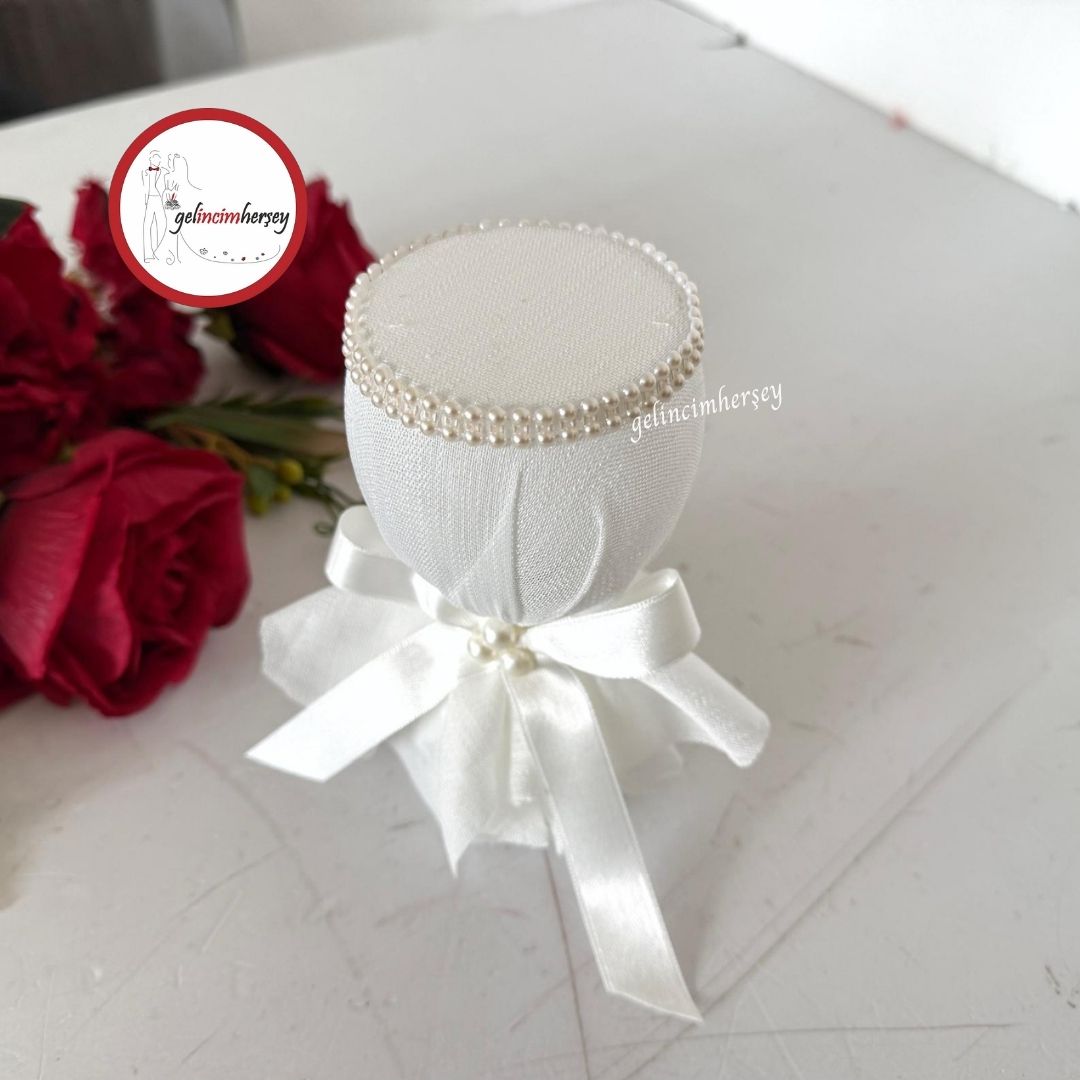 GelincimherşeyTakıTöreniiçinFiyonkluİnciliTülSüslemeliKadehİğnelik2