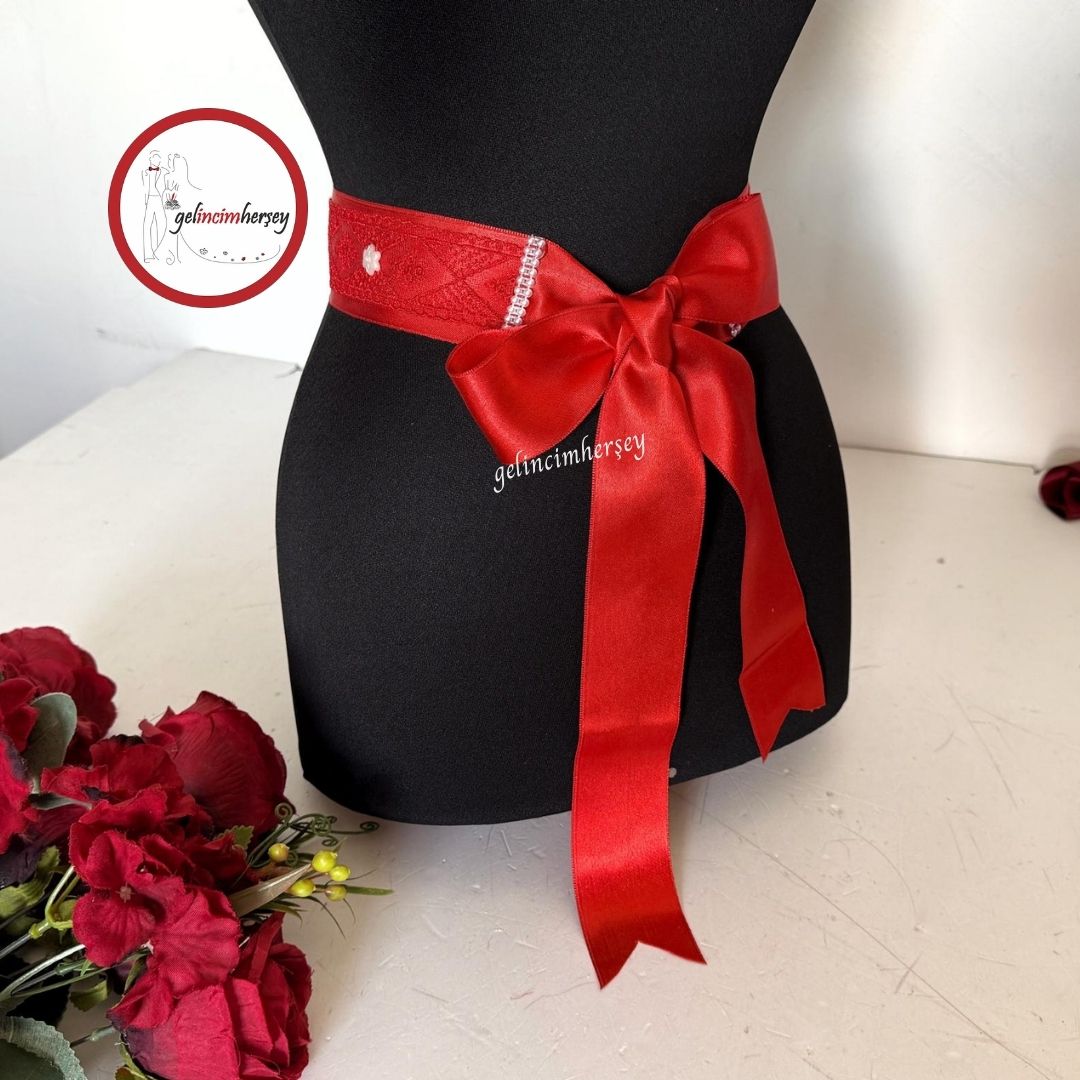 GelincimherşeyGelinİçinKırmızıDantelliİnciliUçlarıSatenKurdeleKuşak2