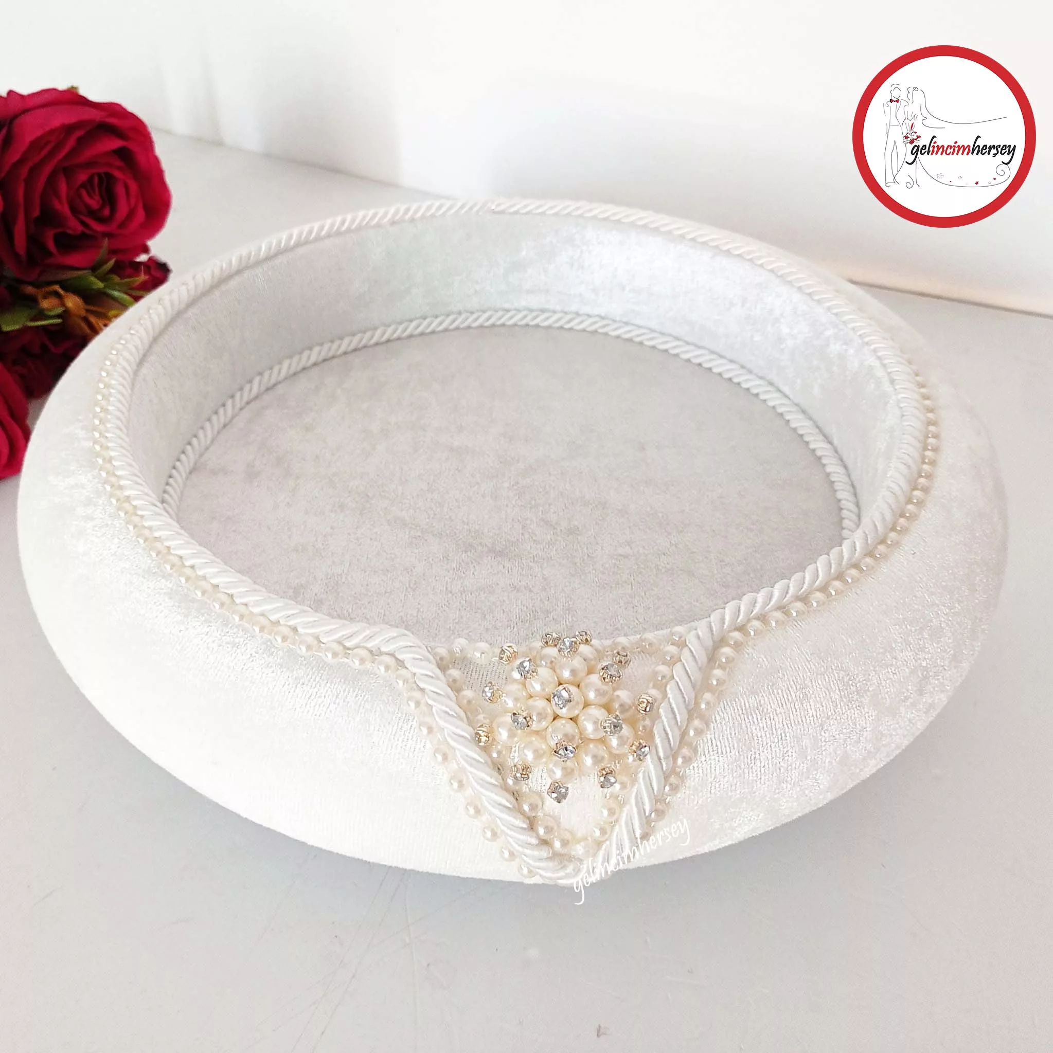 gelincimherşeykırıkbeyazyuvarlakhavluluk