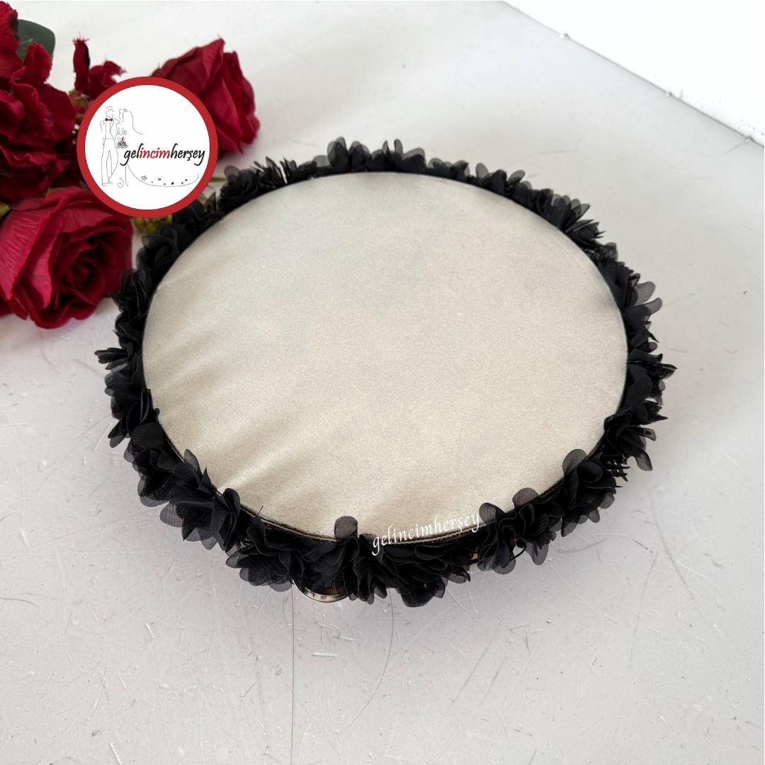 GelincimherşeyLazerÇiçekSüslemeliZilli27cmDeriGelinTefiSiyah