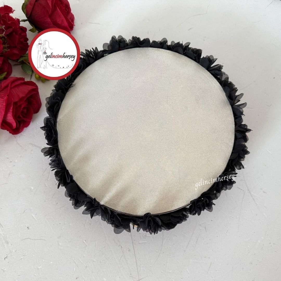 GelincimherşeyLazerÇiçekSüslemeliZilli27cmDeriGelinTefiSiyah1