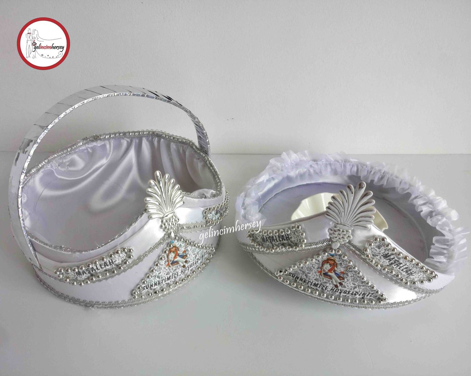 GelincimherseySunnetSapkasiSeklindeKinaSepetiveKinaTepsisiGumus