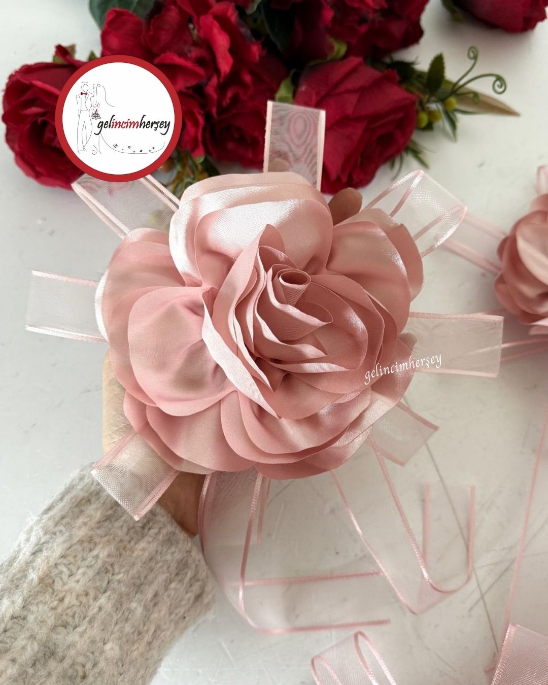 GelincimherşeySatenDekoratifÇiçekliBohçaSüsüPudra