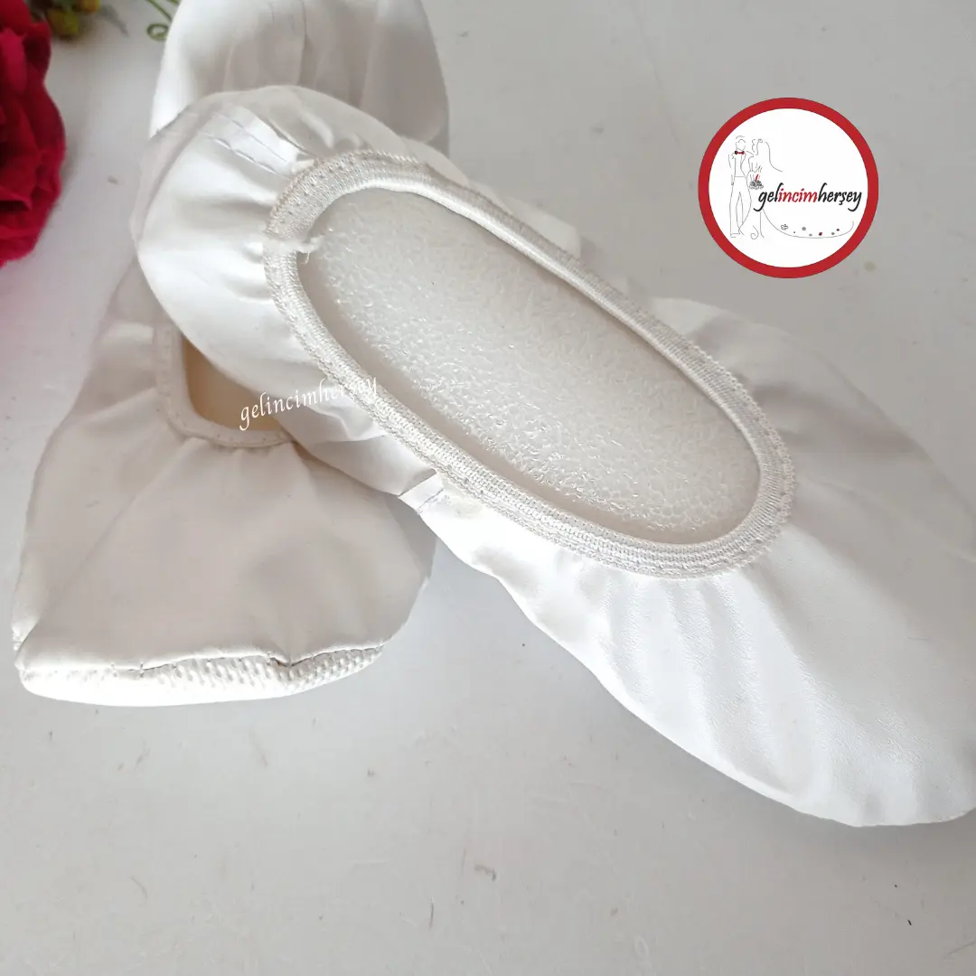GelincimherşeyBeyazGösteriAyakkabısıPisiPisi1