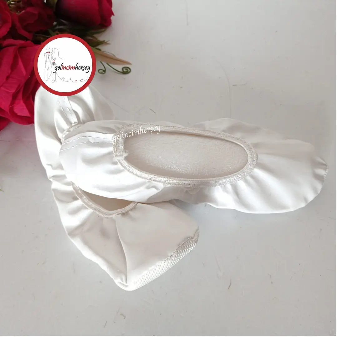 GelincimherşeyBeyazGösteriAyakkabısıPisiPisi2