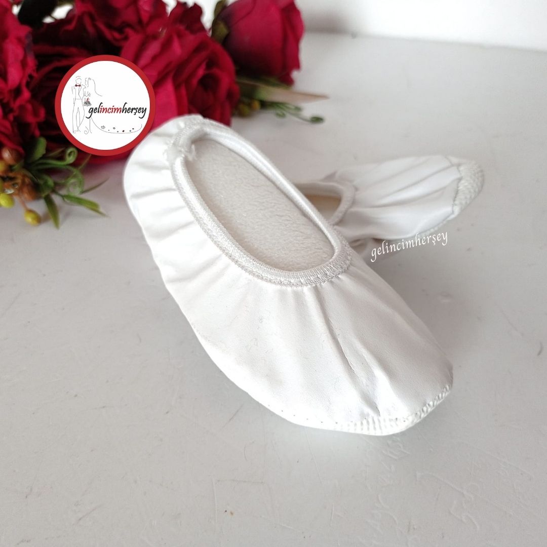 GelincimherşeyÖzelGösteriDansBabetiPisiPisiBeyaz