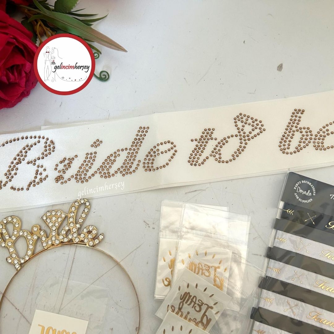 GelincimherşeyBrideToBeTaşlıKuşakTaçBileklikveStickerSetAltın2