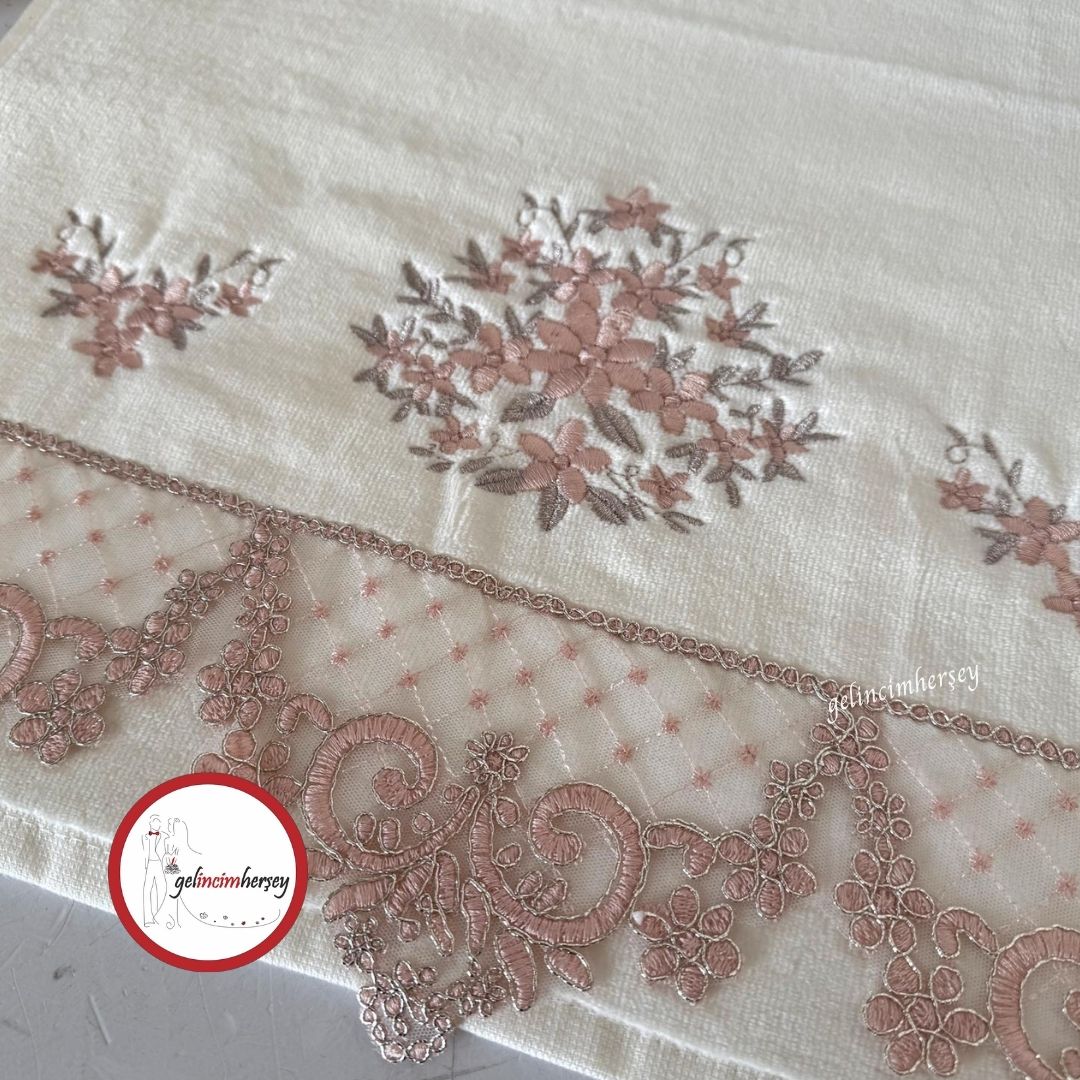 GelincimherşeyKadifePamukluNakışİşlemeFransızGüpürlüElYüzHavlusuPudra2