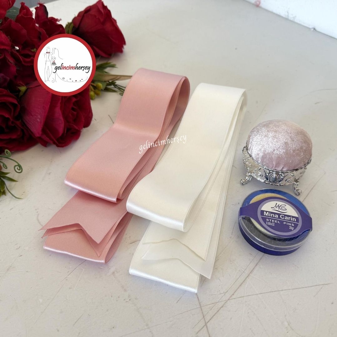 GelincimherşeyGelinDamatTakıMerasimiiçinSadeTakıKurdelesiİğneveİğneliksetPudra-Krem