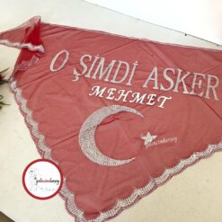 Gelincimherşey İsimli Kırmızı "O Şimdi Asker" Yazılı Asker Şalı