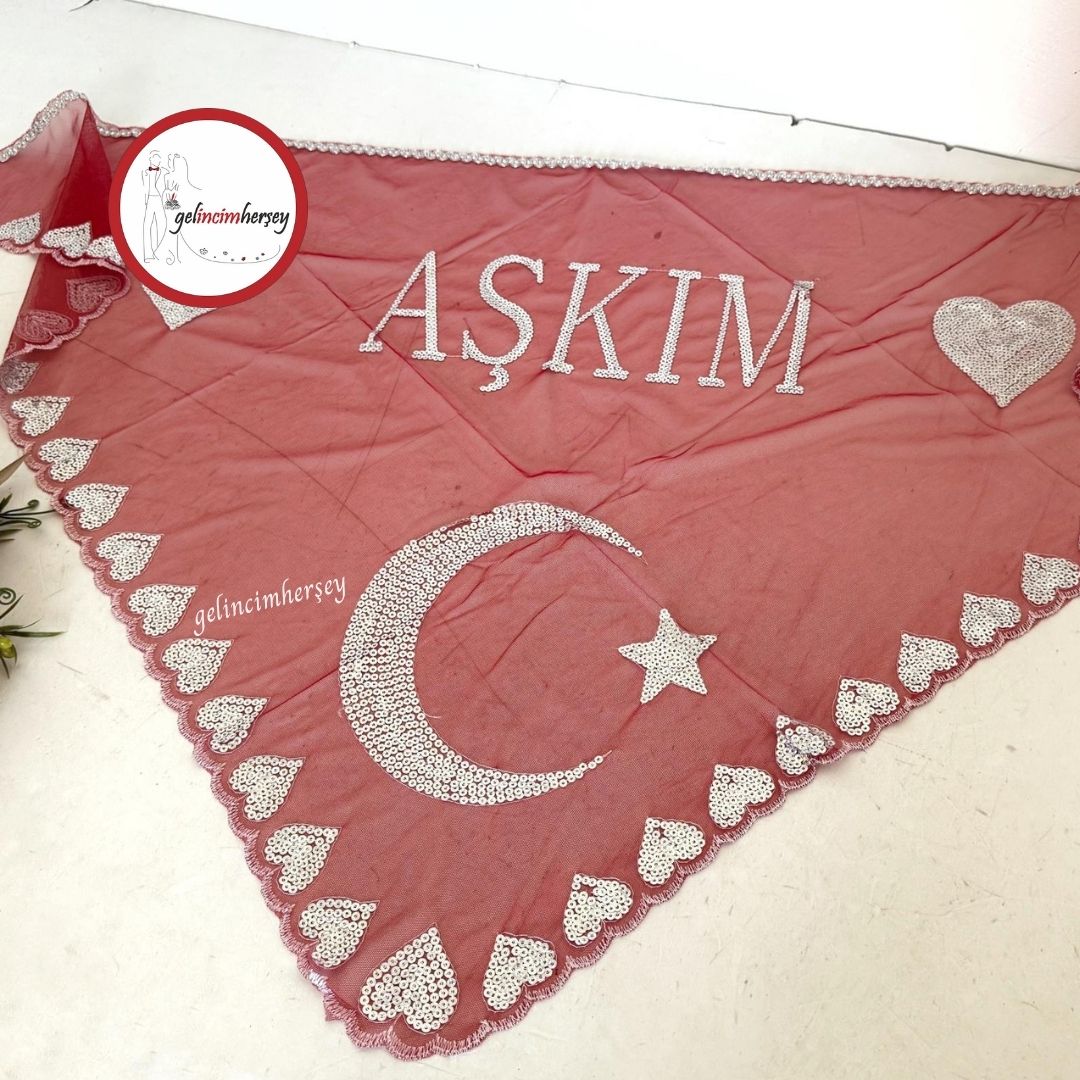 GelincimherşeyKırmızıAşkımYazılıÜçgenAskerŞalı