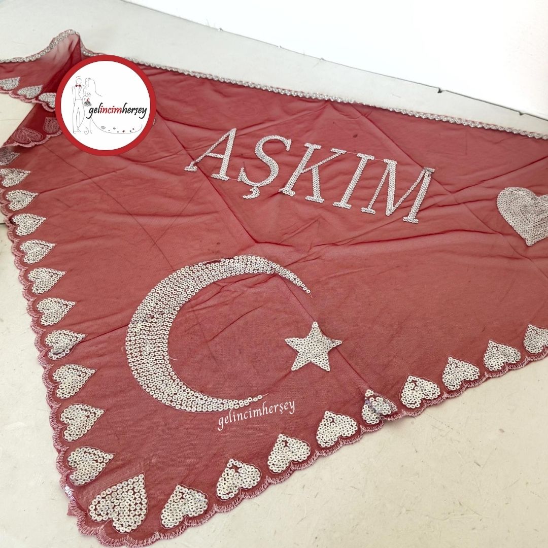 GelincimherşeyKırmızıAşkımYazılıÜçgenAskerŞalı1