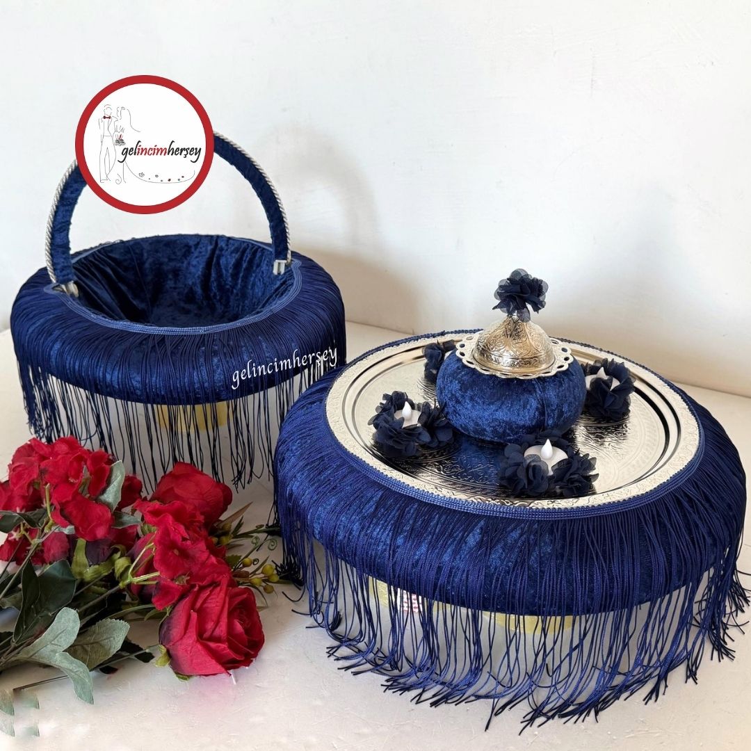 GelincimherşeyPüsküllüKadifeKaplamaGümüşMetalTepsiliKınaSepetiveKınaTepsisiLacivert1