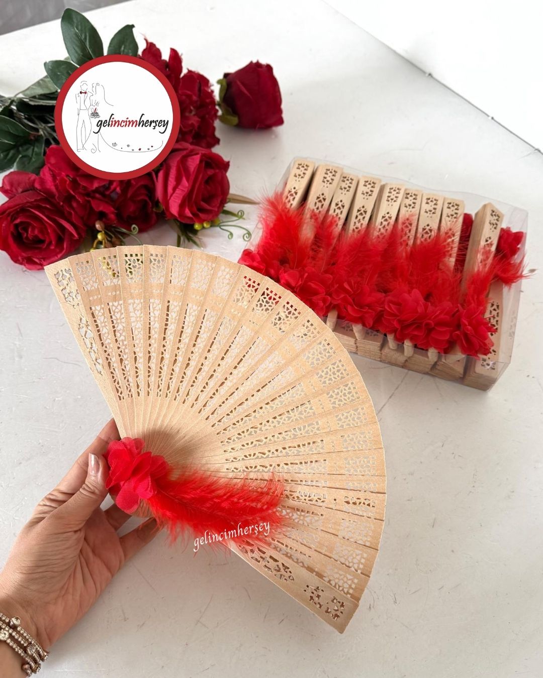 Gelincimherşey20'liÇiçekliTüylüAhşapYelpazeHediyelikKırmızı1