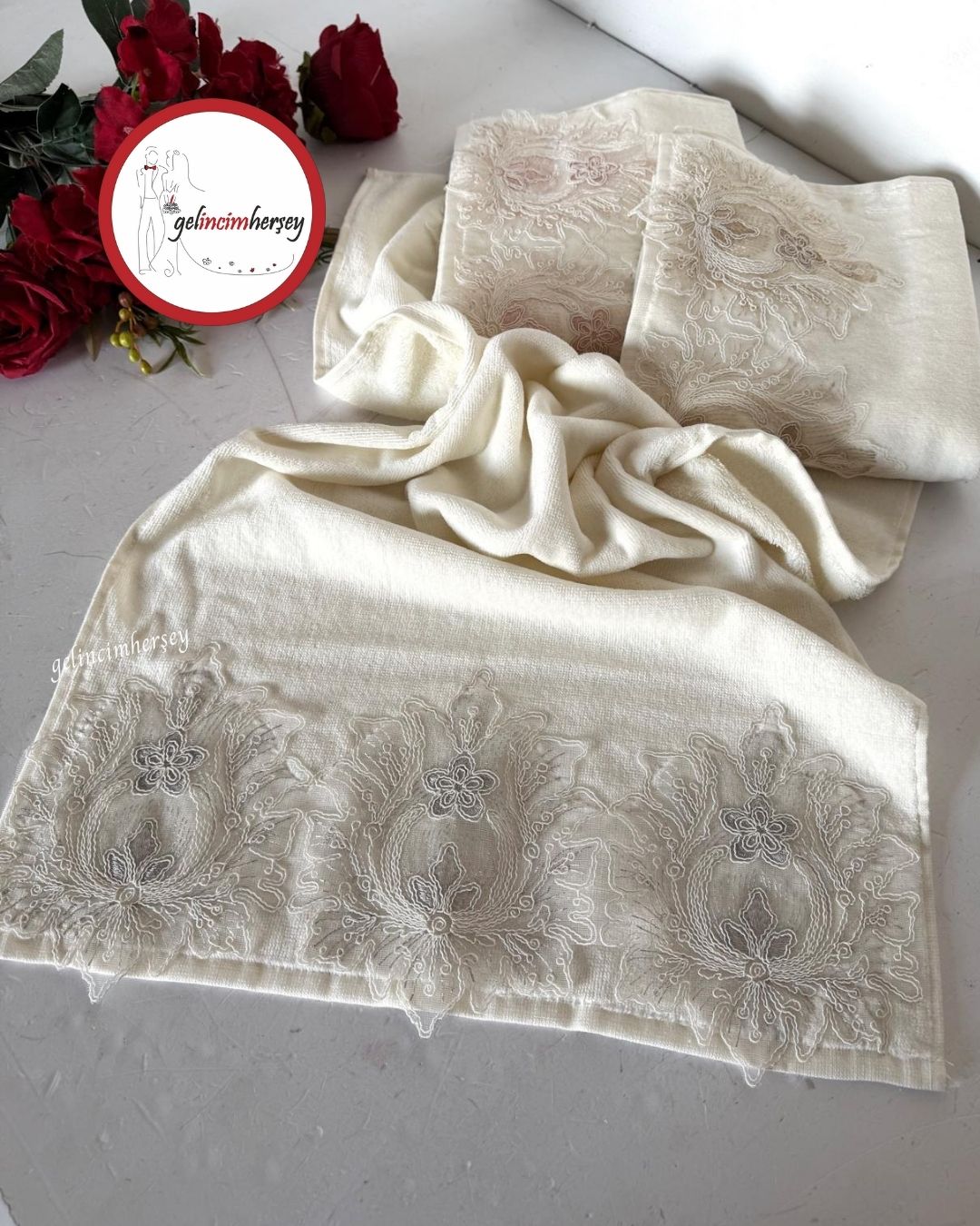 Gelincimherşey 3'lü Krem Geniş Lüks Nakışlı Fransız Güpürlü Kadife Dokulu El & Yüz Havlu Seti
