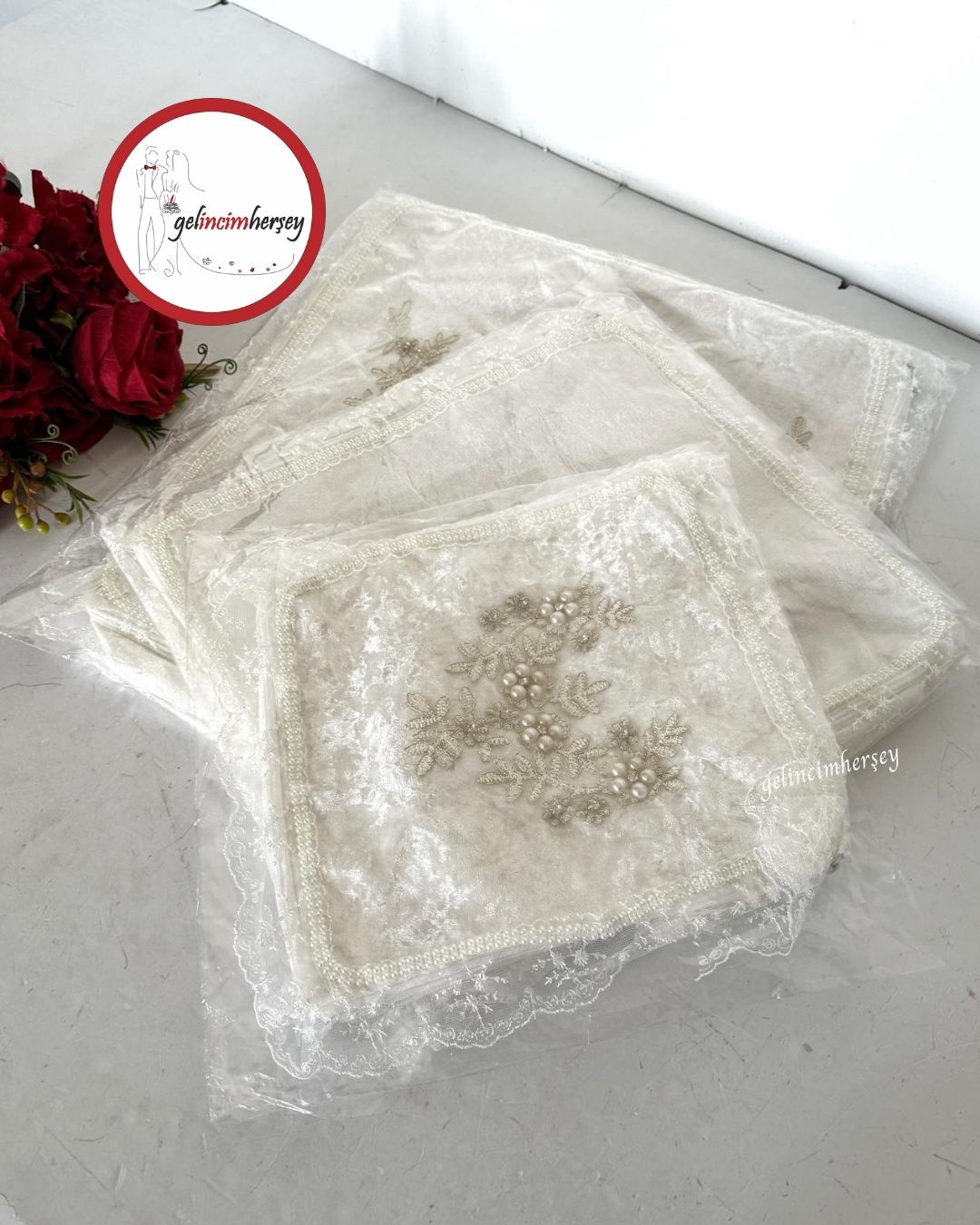 Gelincimherşey3'lüNişanÇeyizBohçasıİçinDantelliKadifeHurçEkru3