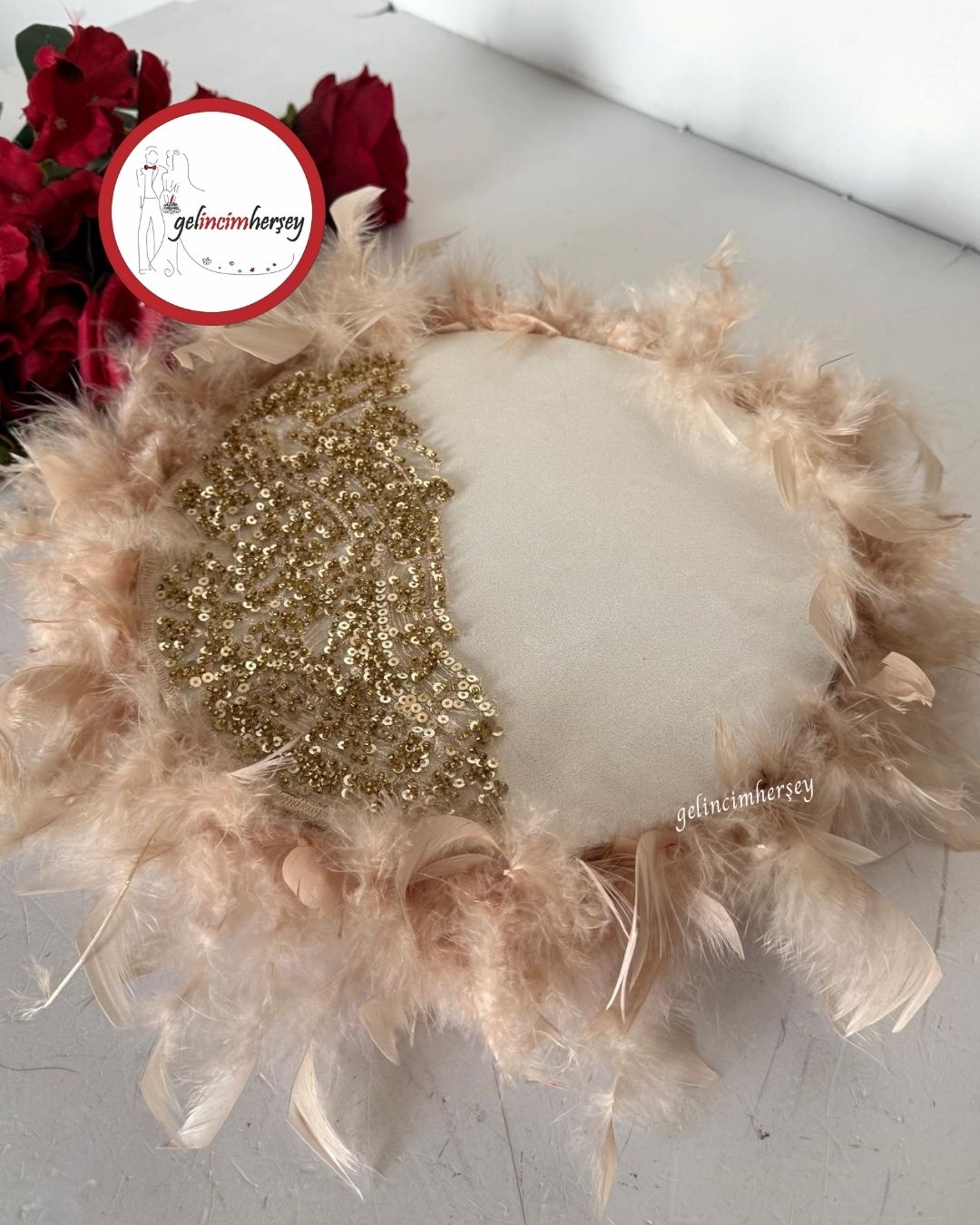 GelincimherşeyVipDantelliTüylüGelinTefiAltın