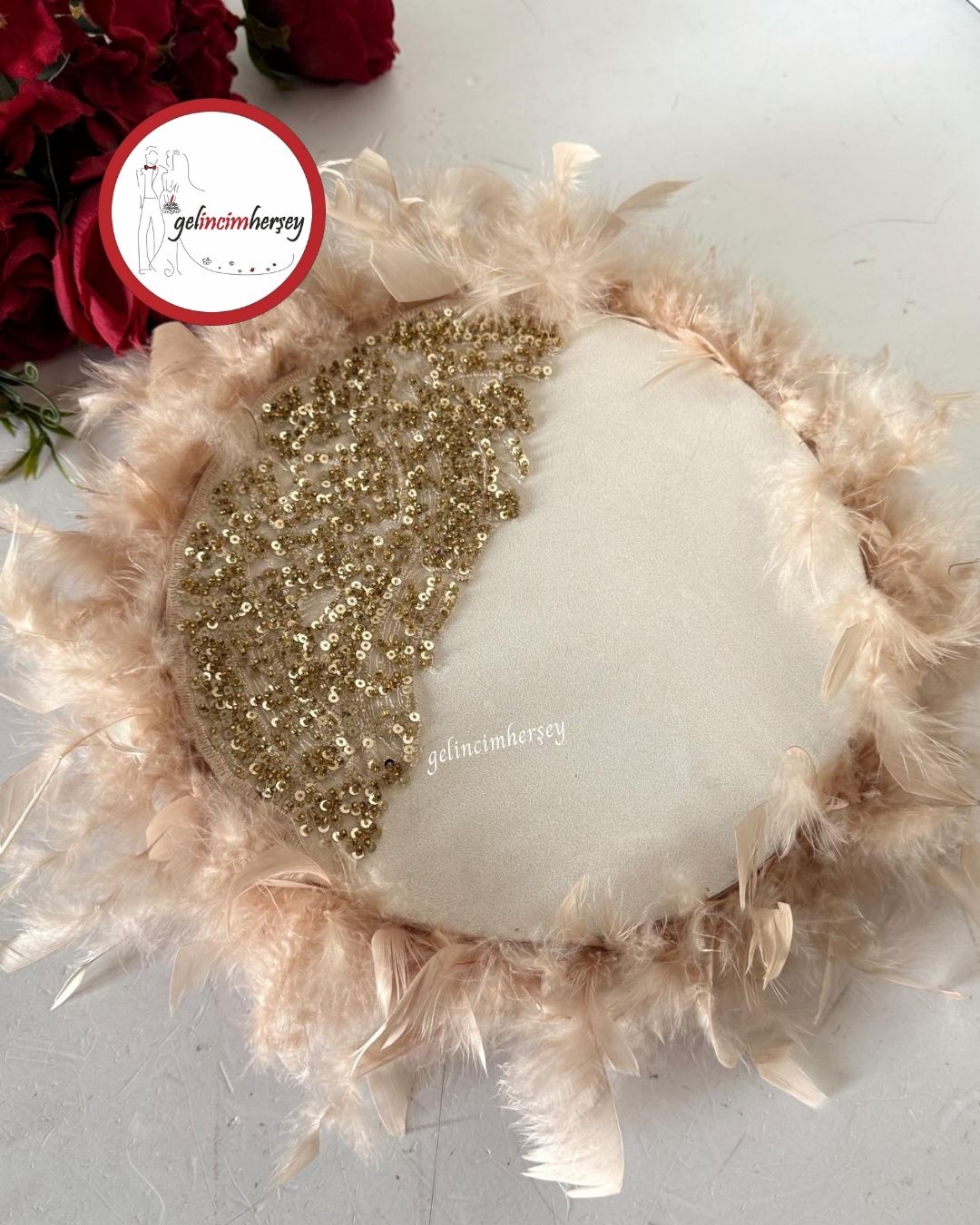 GelincimherşeyVipDantelliTüylüGelinTefiAltın1