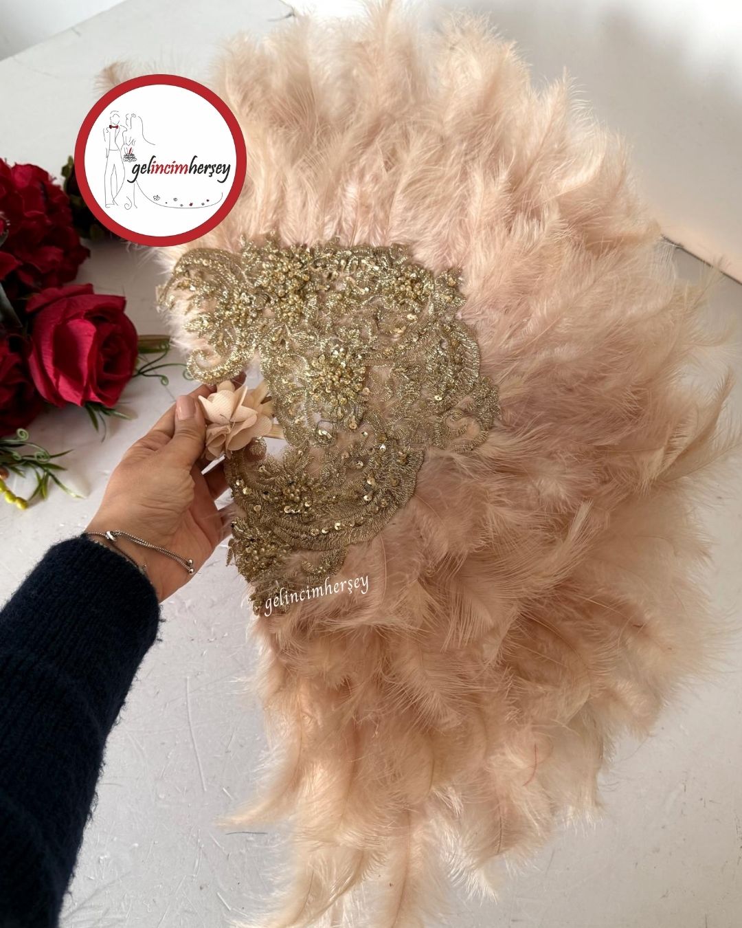 GelincimherşeyVipDantelliTüylüGelinYelpazesiAltın