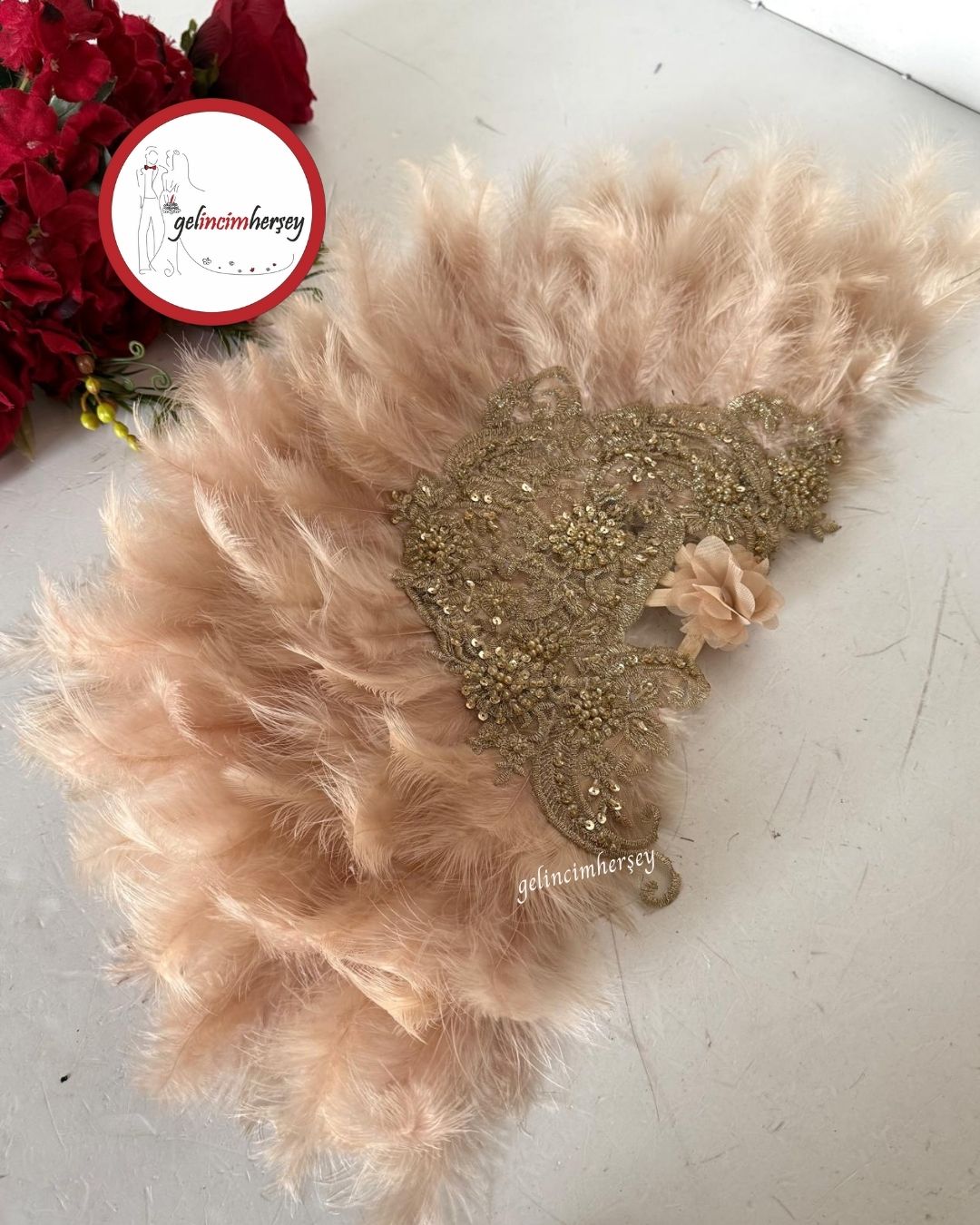 GelincimherşeyVipDantelliTüylüGelinYelpazesiAltın1