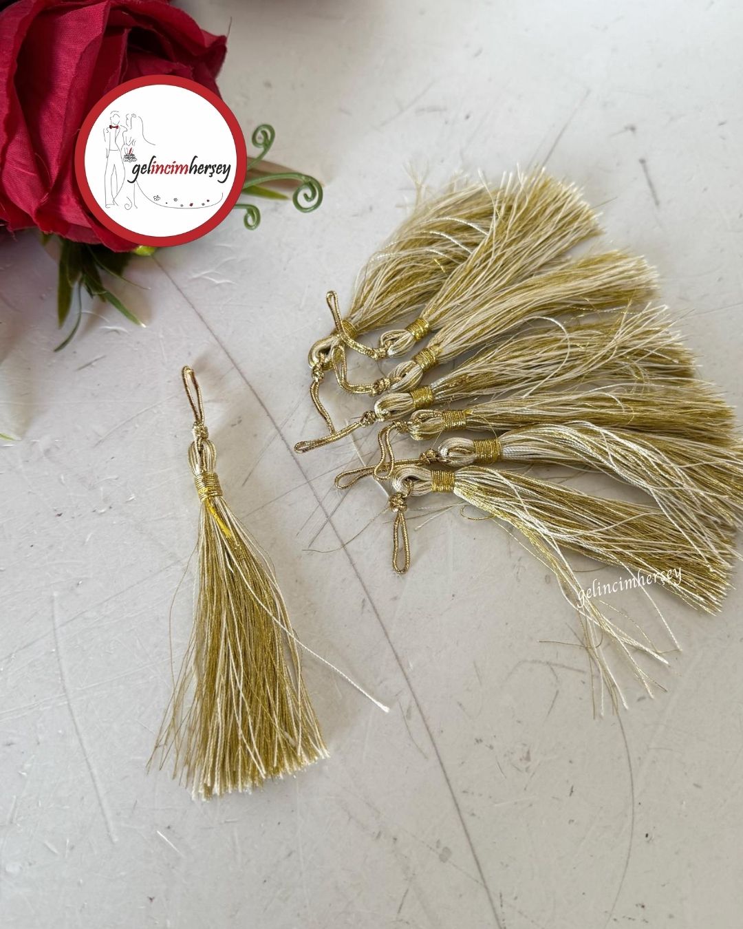 Gelincimherşey2RenkSimPüskül7cmAltınKrem