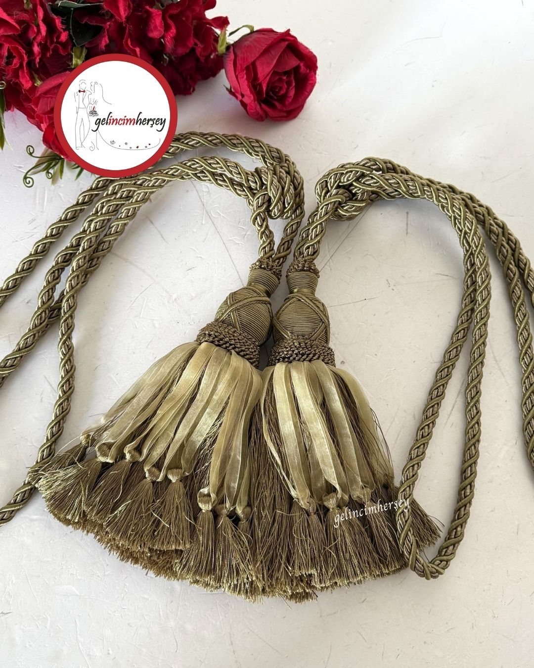 GelincimherşeyYeşilFonPerdeiçinÇiftKolBağıPüsküllü2liBraçol