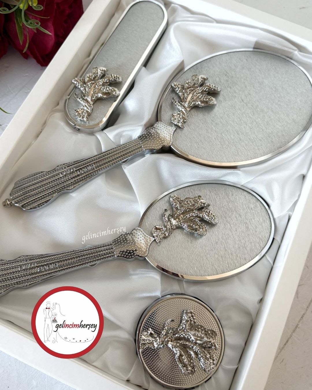 Gelincimherşey4ParçaAynaTarakBuketGümüş