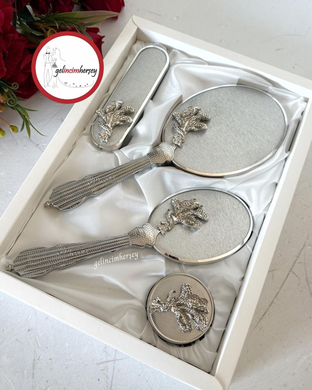 Gelincimherşey4ParçaAynaTarakBuketGümüş1