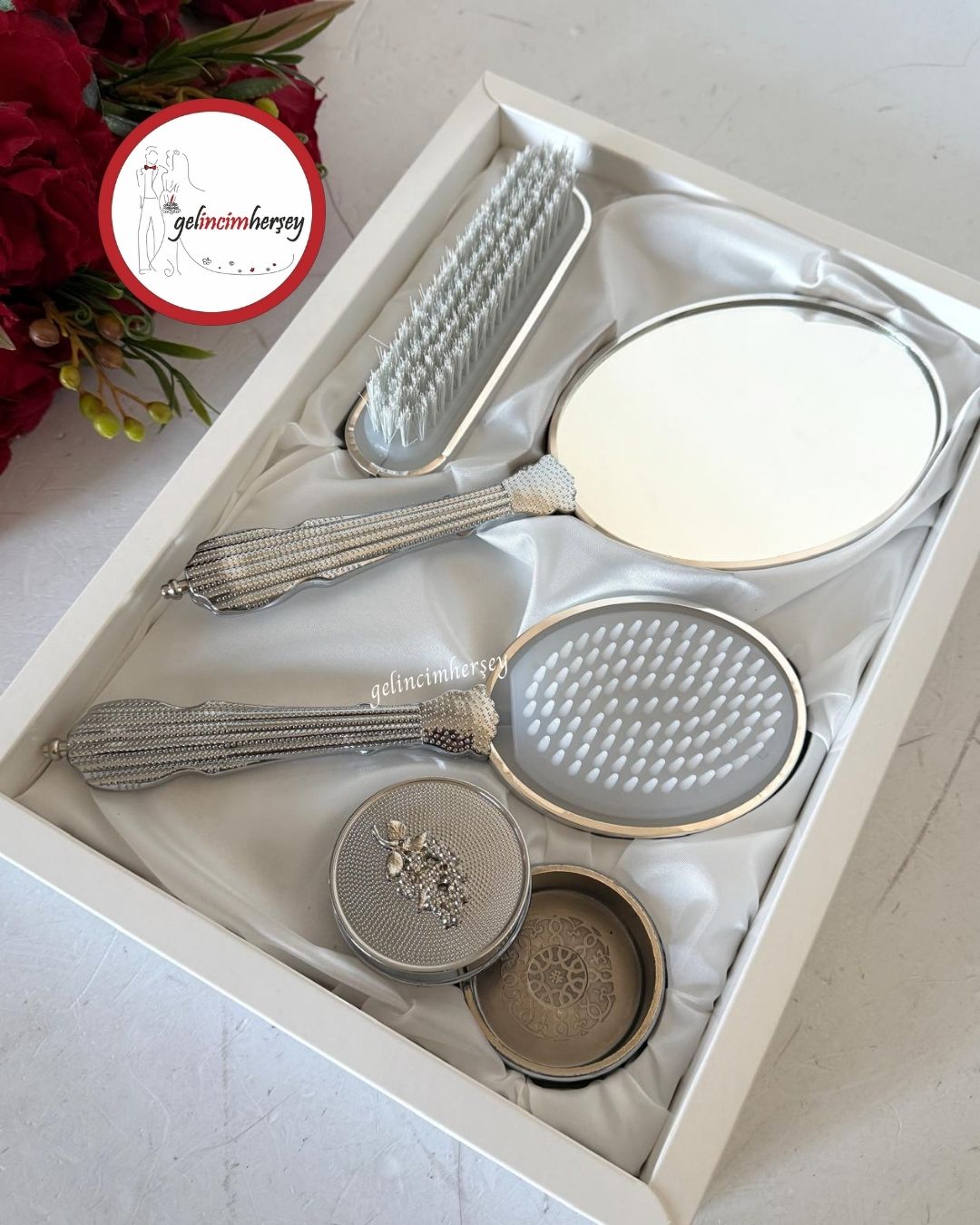 Gelincimherşey4ParçaAynaTarakCipsoÇiçekKremGümüş2