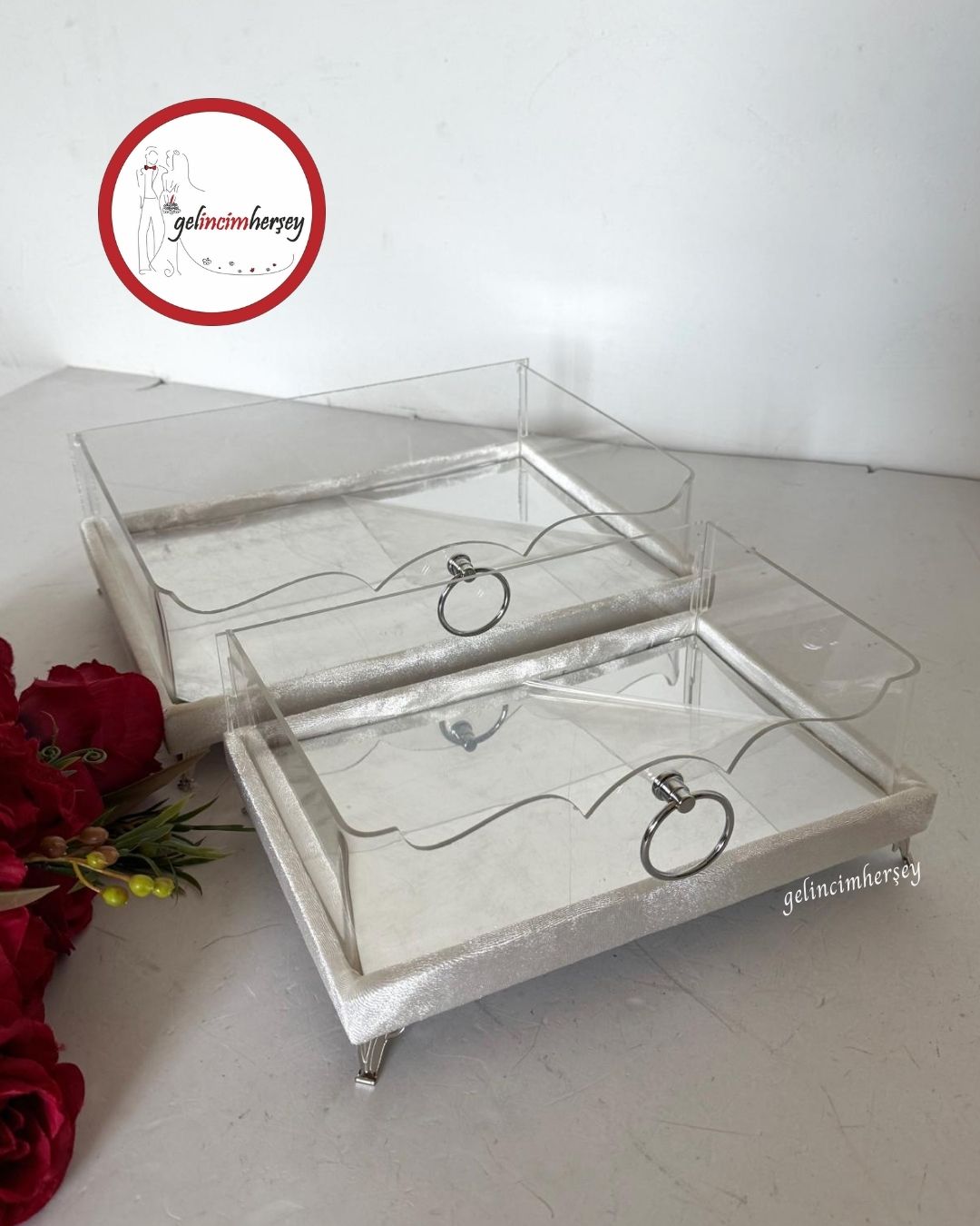 Gelincimherşey2'liModernÇeyizlikKadifeTabanlıŞeffafÇeyizSunumTepsisiGümüş Gelincimherşey 2'li Modern Çeyizlik Kadife Tabanlı Şeffaf Çeyiz Sunum Tepsisi Gümüş
