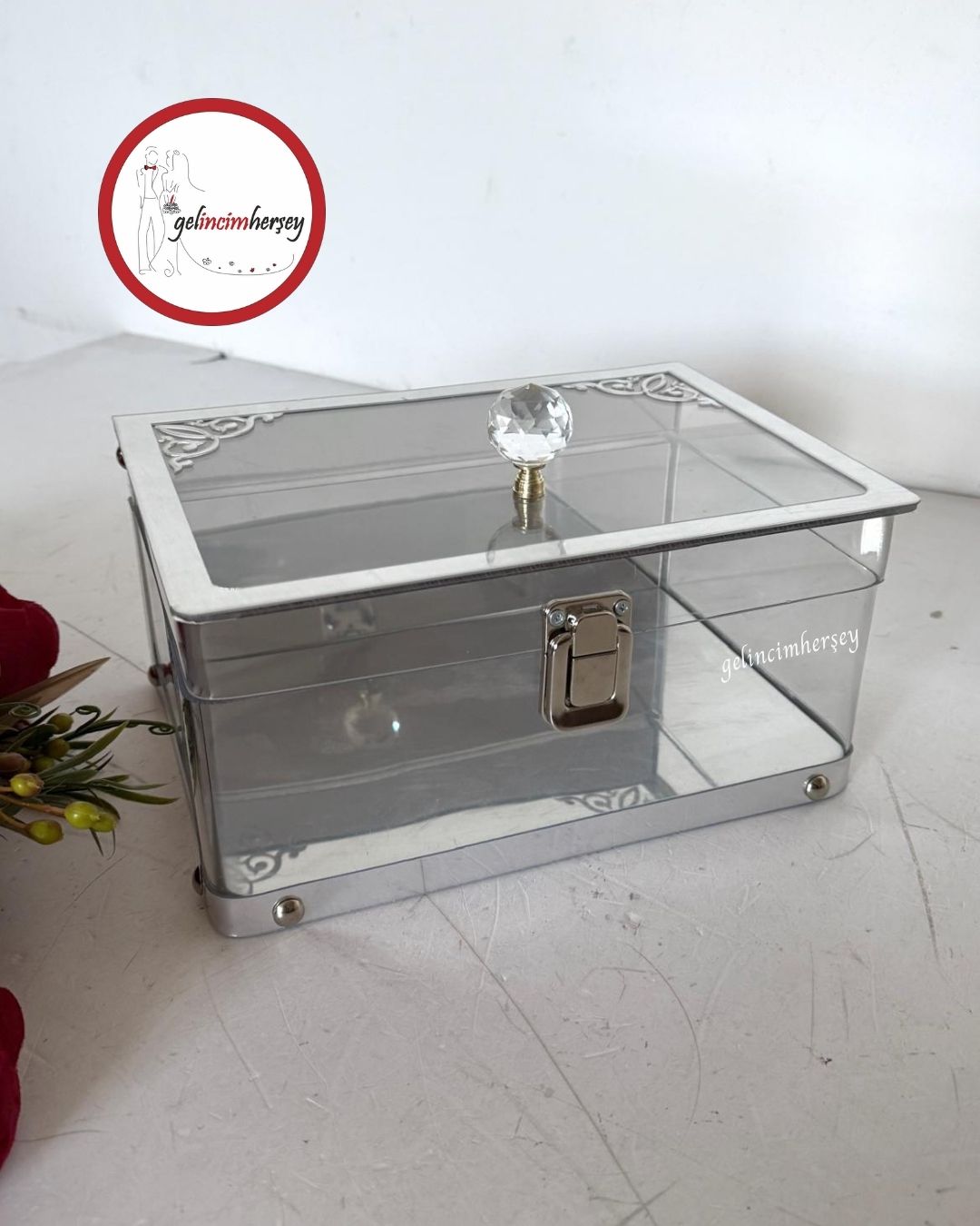 GelincimherşeyGümüşKristalBaşlıklıŞeffafMakyajSandığı Gelincimherşey Gümüş Kristal Başlıklı Şeffaf Makyaj Sandığı