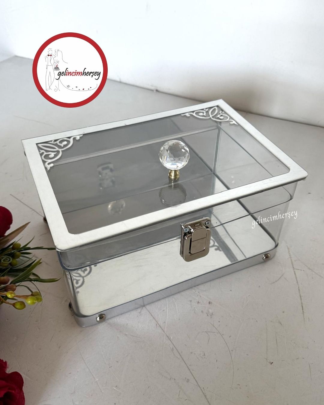 GelincimherşeyGümüşKristalBaşlıklıŞeffafMakyajSandığı1 Gelincimherşey Gümüş Kristal Başlıklı Şeffaf Makyaj Sandığı