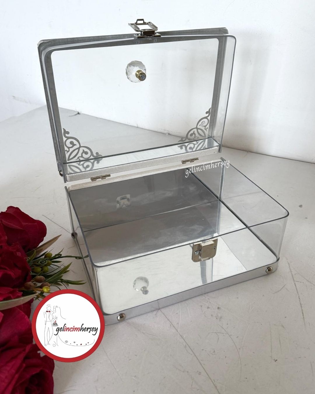 GelincimherşeyGümüşKristalBaşlıklıŞeffafMakyajSandığı2 Gelincimherşey Gümüş Kristal Başlıklı Şeffaf Makyaj Sandığı