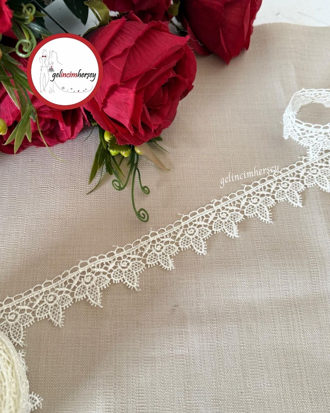 GelincimherşeyÇilekKremDantelGüpür3cm4.5mt1