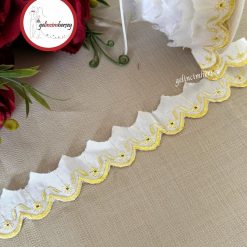 Gelincimherşey Terikoton Beyaz Üzeri Sarı Nakışlı Fisto 3.5 cm 4 Metre